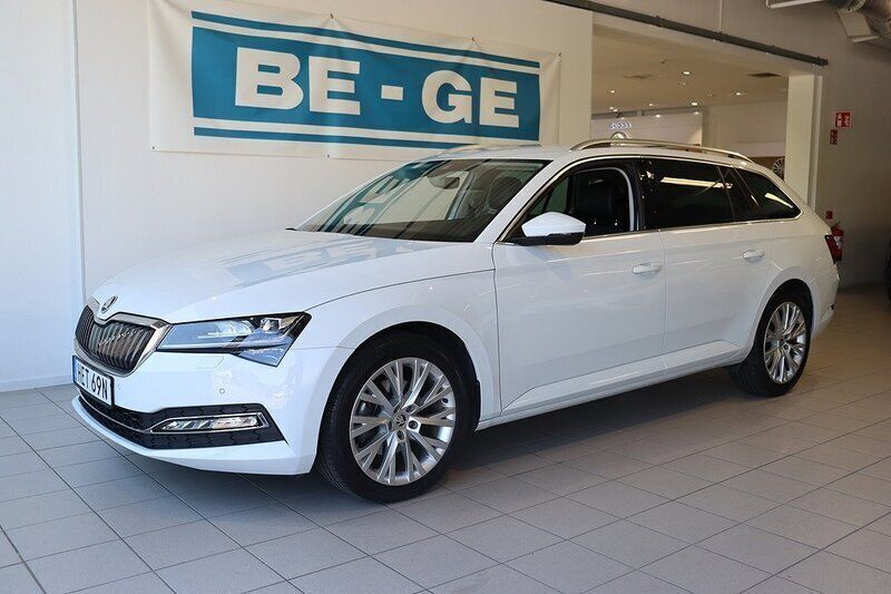 Vit Begagnad 2022 Skoda Superb Business Line Kombi | 289 900 kr (Marknadspris) - Bild 1/4