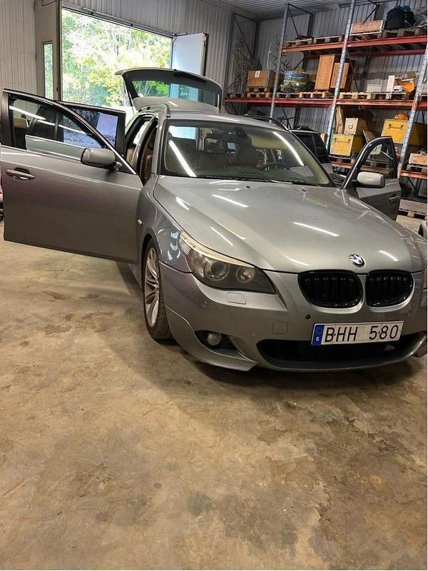Begagnad 2004 BMW 530 Kombi | 65 000 kr (Marknadspris) - Bild 1/4