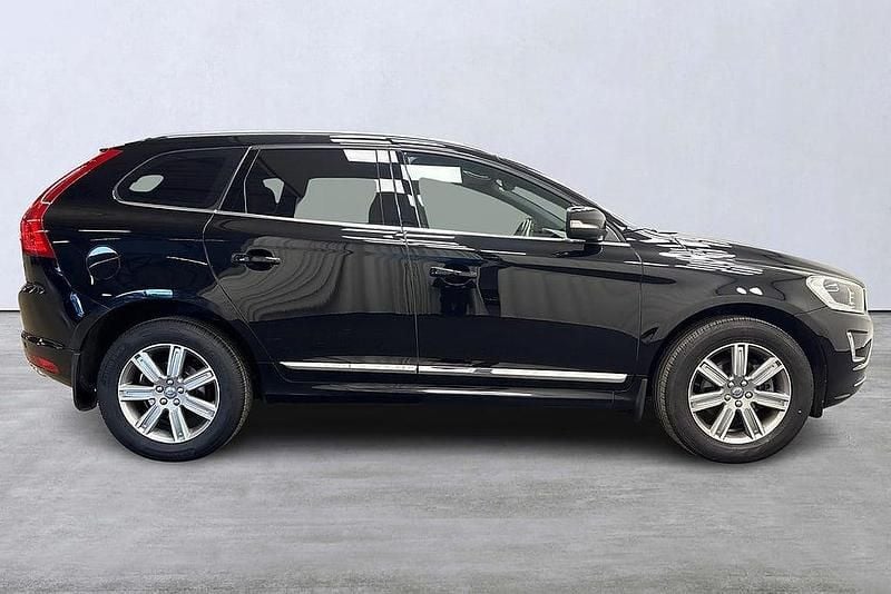 Begagnad Volvo XC60 Standard 190 HK (139 kW) 2017 Svart SUV