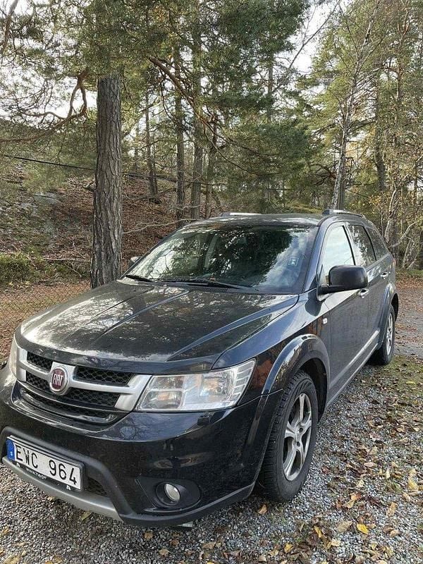 Svart Begagnad 2014 Fiat Freemont SUV | 70 000 kr (Marknadspris) - Bild 1/4