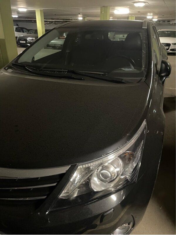 Svart Begagnad 2014 Toyota Avensis Kombi | 140 000 kr (Marknadspris) - Bild 1/4