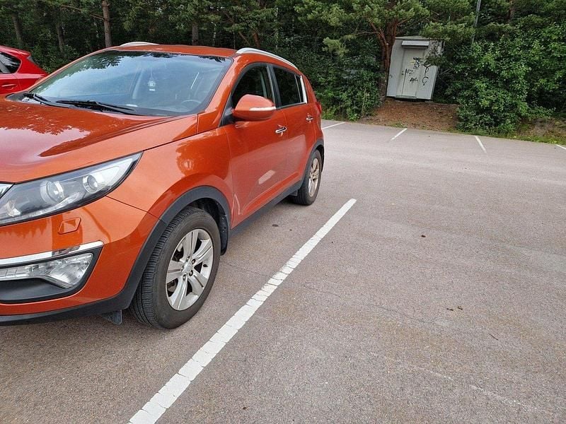 Röd Begagnad 2013 Kia Sportage Comfort SUV | 61 999 kr (Superpris) - Bild 1/4