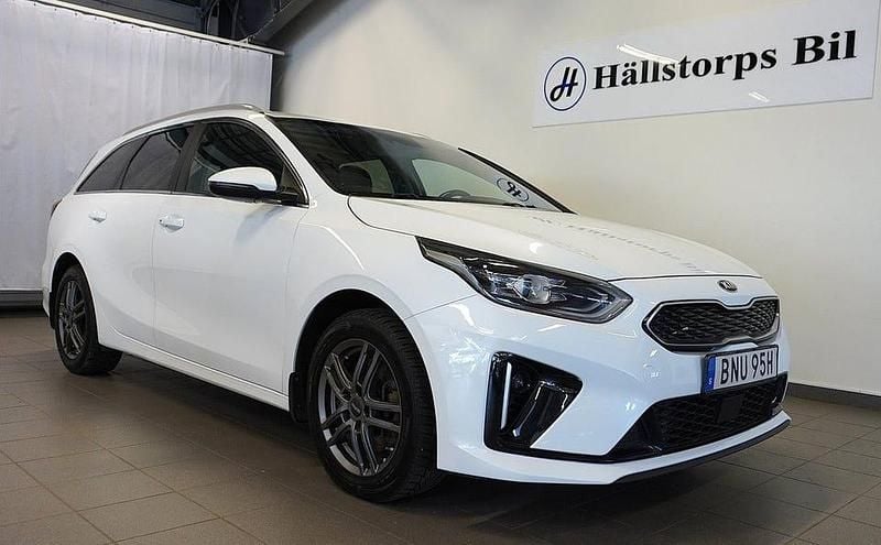 Begagnad Kia Ceed Sportswagon 141 HK (103 kW) 2021 Vit Kombi
