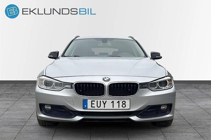 Begagnad BMW 320 Sport Line 184 HK (135 kW) 2015 Silver Kombi