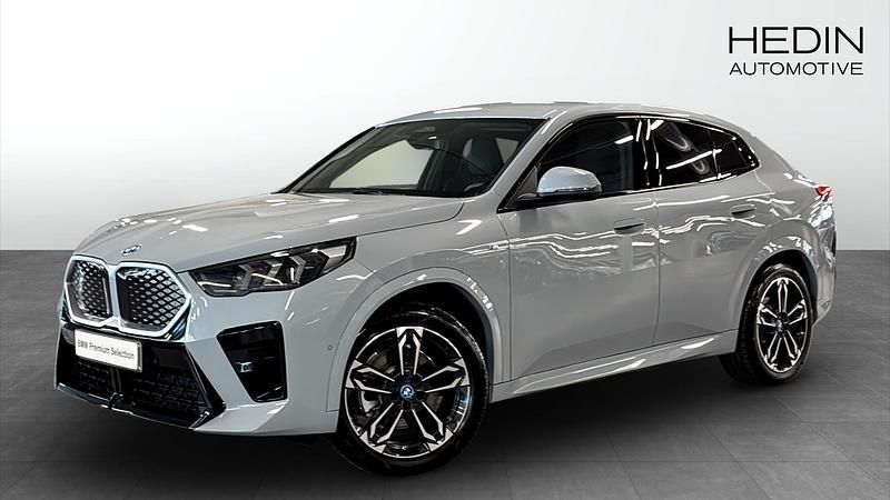 Begagnad BMW iX2 Shadowline 230 kW (313 HK) 2024 Grå SUV
