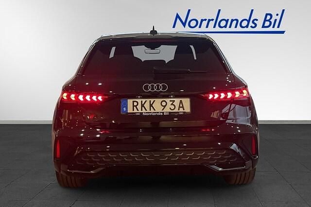 Begagnad Audi A3 S-Line 150 HK (110 kW) 2024 Mytsvart metallic