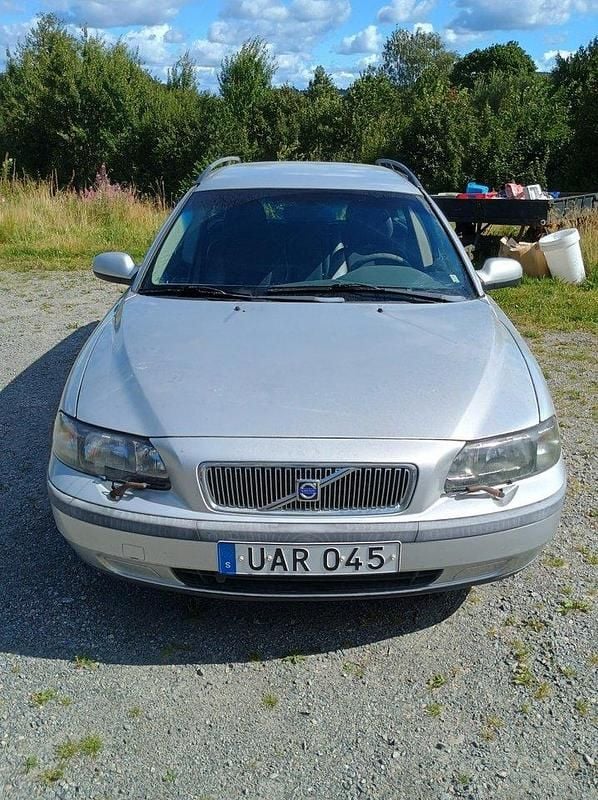 Grå Begagnad 2003 Volvo V70 Kombi | 10 000 kr (Bra pris) - Bild 1/4