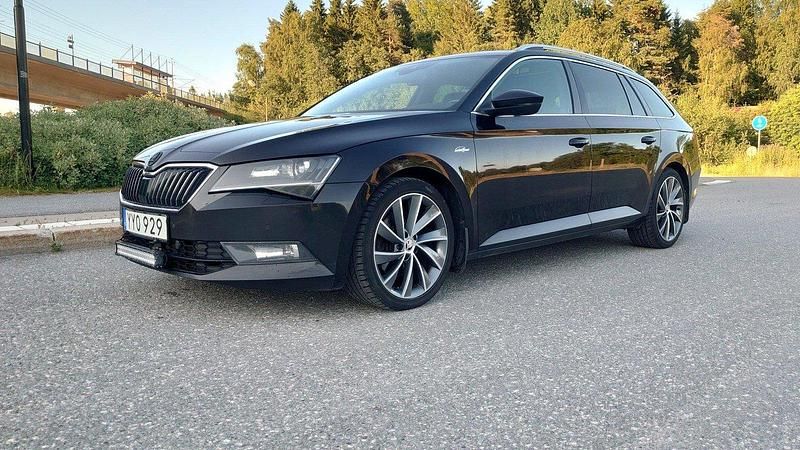 Svart Begagnad 2018 Skoda Superb Business Line Kombi | 185 000 kr (Bra pris) - Bild 1/4