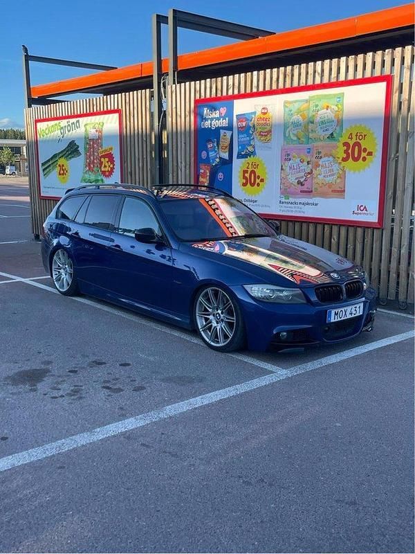 Blå Begagnad 2010 BMW 335 Comfort Edition Kombi | 175 000 kr (Lite dyr) - Bild 1/4