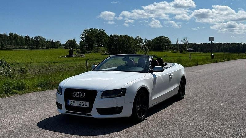 Vit Begagnad 2011 Audi A5 Cabriolet Cab | 159 900 kr - Bild 1/4