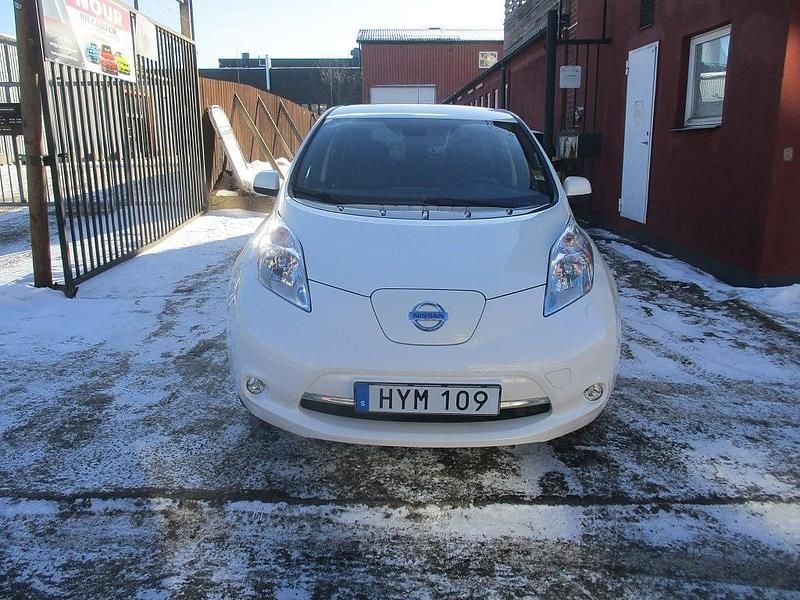 Begagnad Nissan Leaf 80 kW (109 HK) 2016 Vit Halvkombi