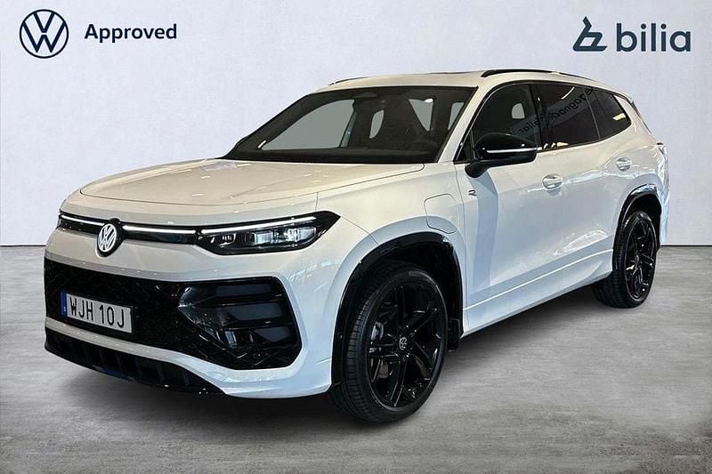 Vit (pure white) Ny 2025 VW Tayron R-line SUV | 649 900 kr (Superpris) - Bild 1/4