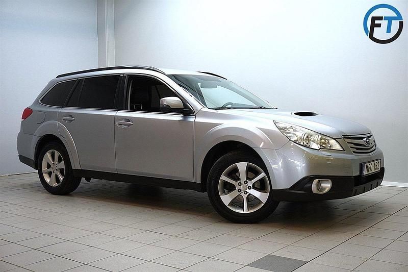 Silver Begagnad 2012 Subaru Outback SUV | 69 900 kr (Marknadspris) - Bild 1/4