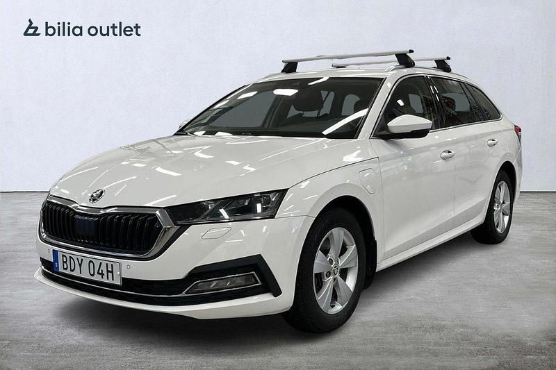 Vit Begagnad 2021 Skoda Octavia Style Kombi | 209 900 kr (Superpris) - Bild 1/3