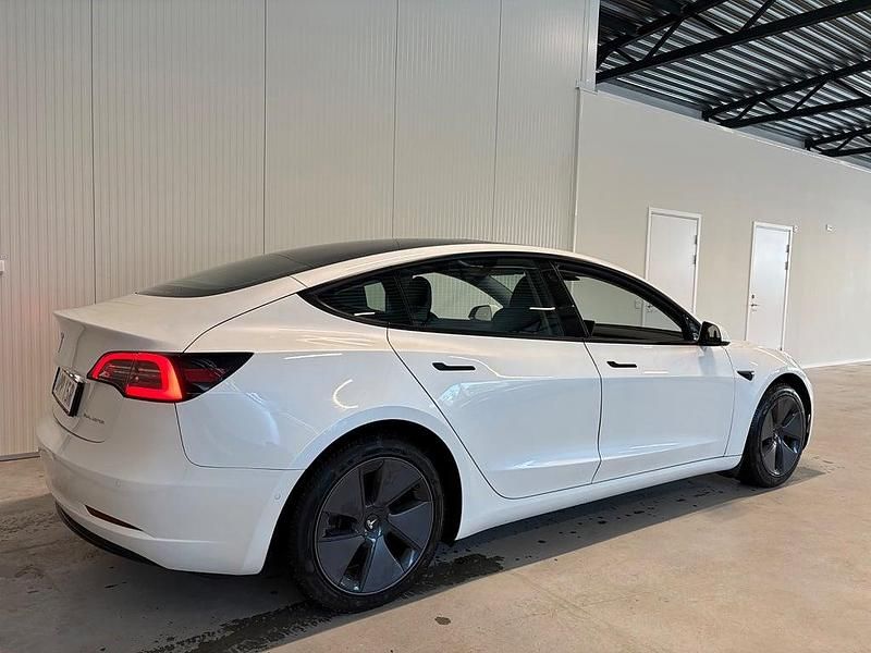 Begagnad Tesla Model 3 Long Range AWD 366 kW (498 HK) 2021 Vit Sedan