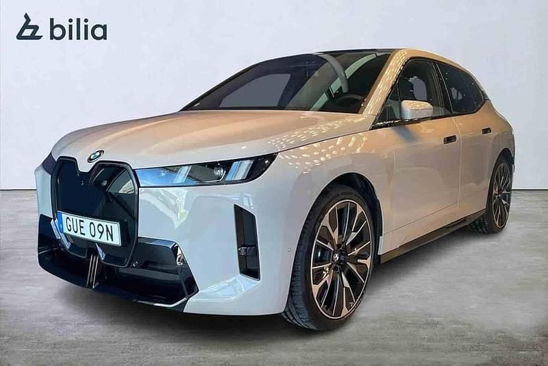 Grå Begagnad 2025 BMW iX SUV | 1 099 900 kr - Bild 1/1