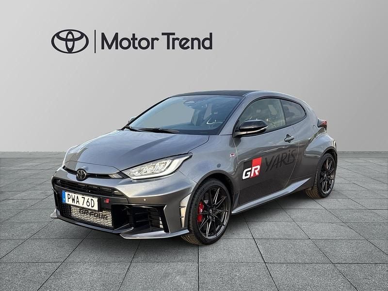 Begagnad Toyota Yaris 283 HK (208 kW) 2024 Silver Halvkombi