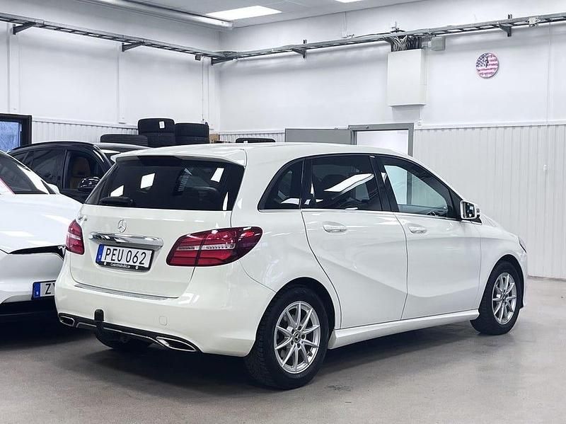 Begagnad Mercedes B200 136 HK (100 kW) 2018 Vit Minibuss