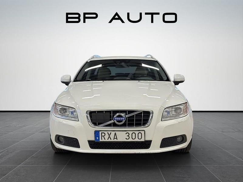 Begagnad Volvo V70 Summum 116 HK (85 kW) 2011 Vit Kombi