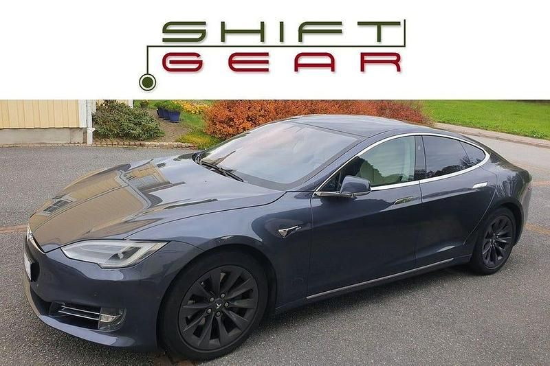 Midnight silver metallic | kräm läder premiumsäten Begagnad 2018 Tesla Model S Halvkombi | 287 000 kr (Lite dyr) - Bild 1/4