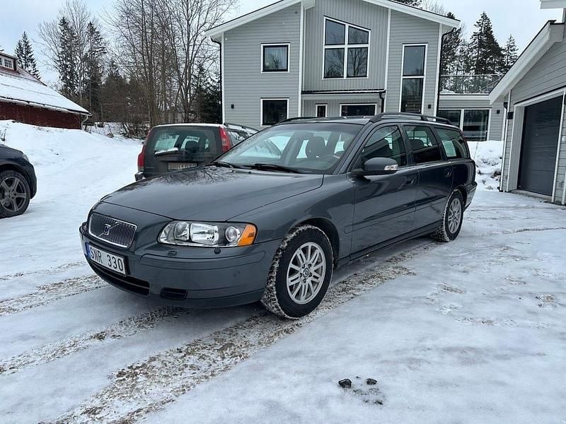 Begagnad Volvo V70 170 HK (125 kW) 2007 Gray metallic Kombi