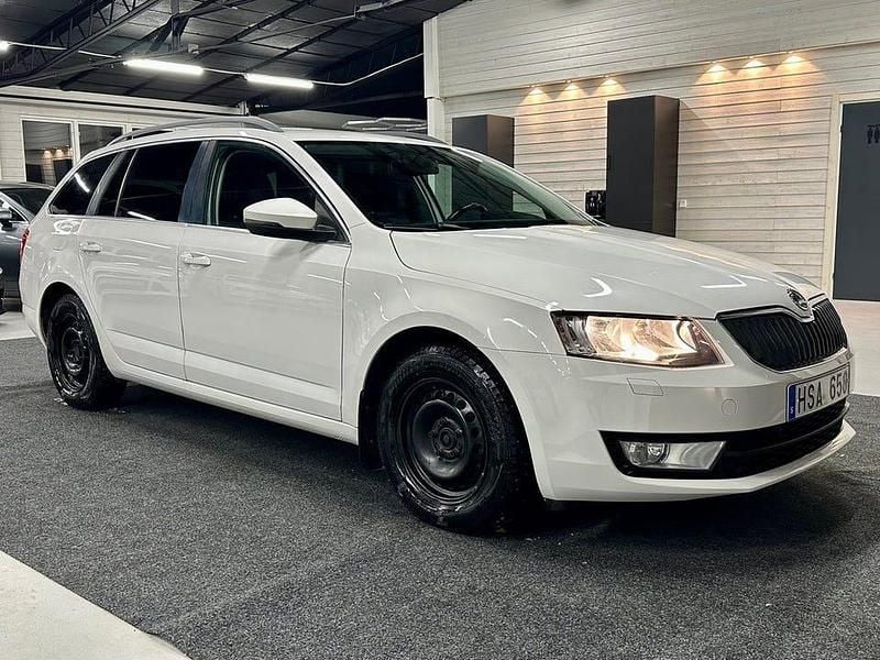 Begagnad Skoda Octavia Ambition 105 HK (77 kW) 2013 Vit Halvkombi