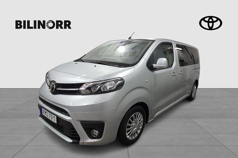 Silver Begagnad 2017 Toyota Proace Verso Kombi | 249 900 kr (Marknadspris) - Bild 1/4