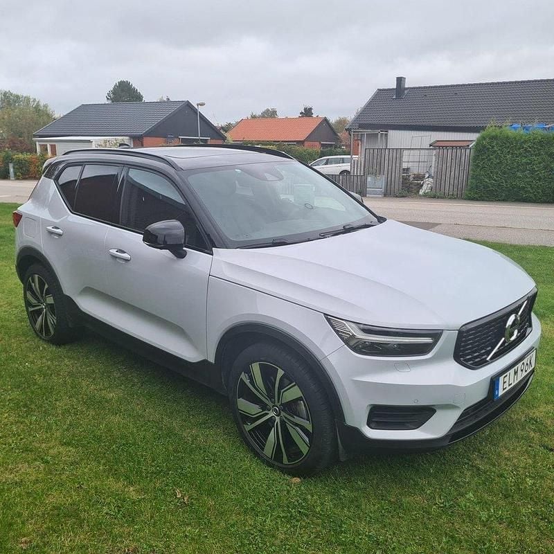 Silver Begagnad 2022 Volvo XC40 R-Design SUV | 385 000 kr (Marknadspris) - Bild 1/4