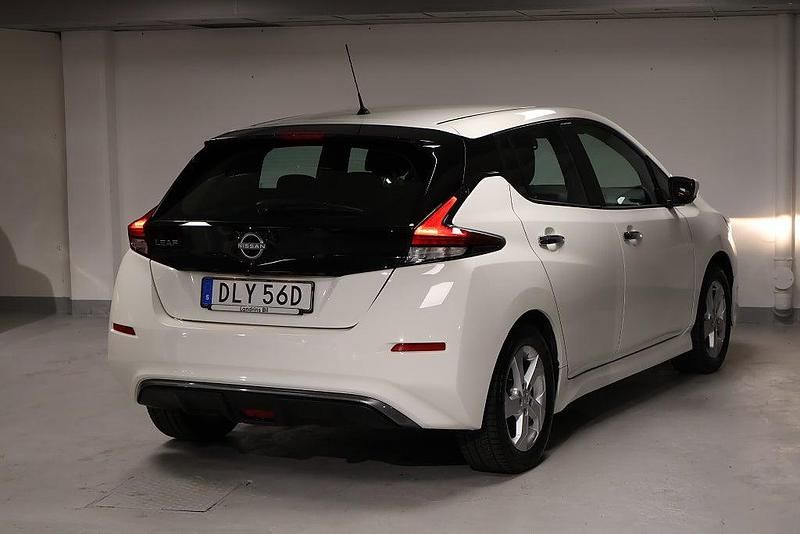 Begagnad Nissan Leaf Acenta 110 kW (150 HK) 2022 Vit Halvkombi