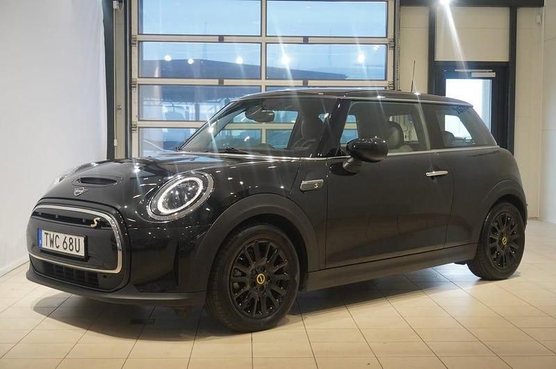 Begagnad Mini Cooper Essential 110 kW (150 HK) 2022 Midnight black ii Halvkombi