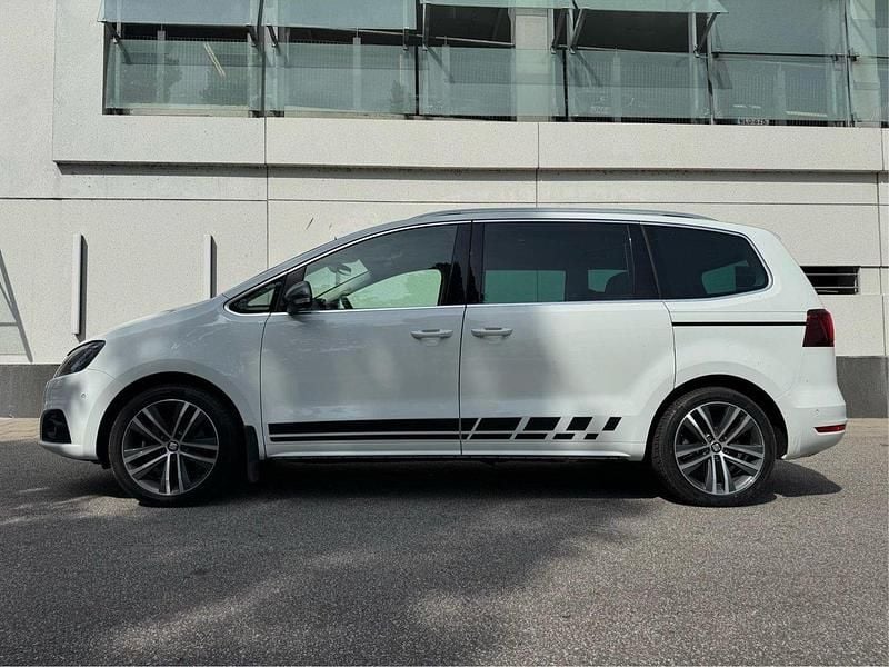 Vit Begagnad 2021 Seat Alhambra FR-Line Minibuss | 350 000 kr (Dyr) - Bild 1/4