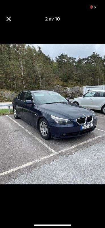 Blå Begagnad 2004 BMW 525 Sedan | 55 000 kr (Marknadspris) - Bild 1/4