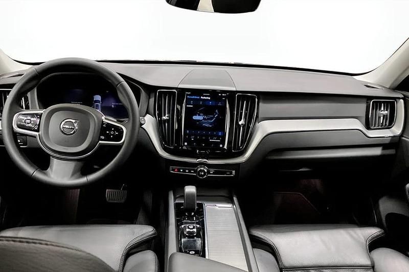 Begagnad Volvo XC60 Plus 355 HK (261 kW) 2023 Svart SUV