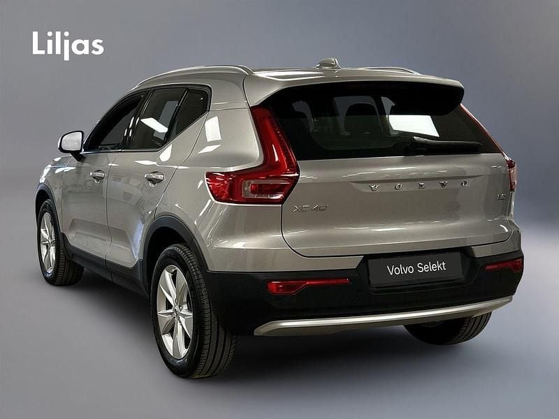 Begagnad Volvo XC40 Core 163 HK (119 kW) 2024 Silver SUV