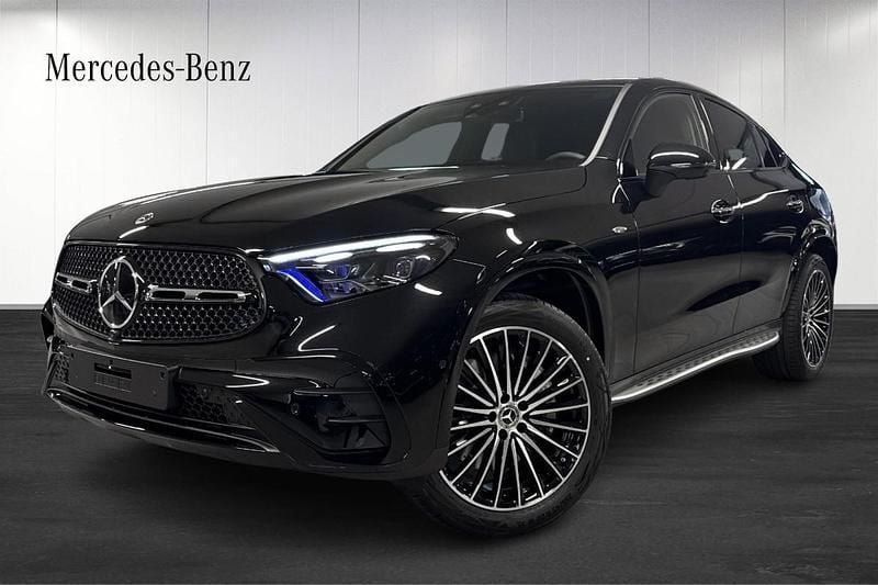 Svart metallic Ny 2025 Mercedes GLC400d AMG Line Premium Plus Sportkupé | 998 050 kr - Bild 1/4