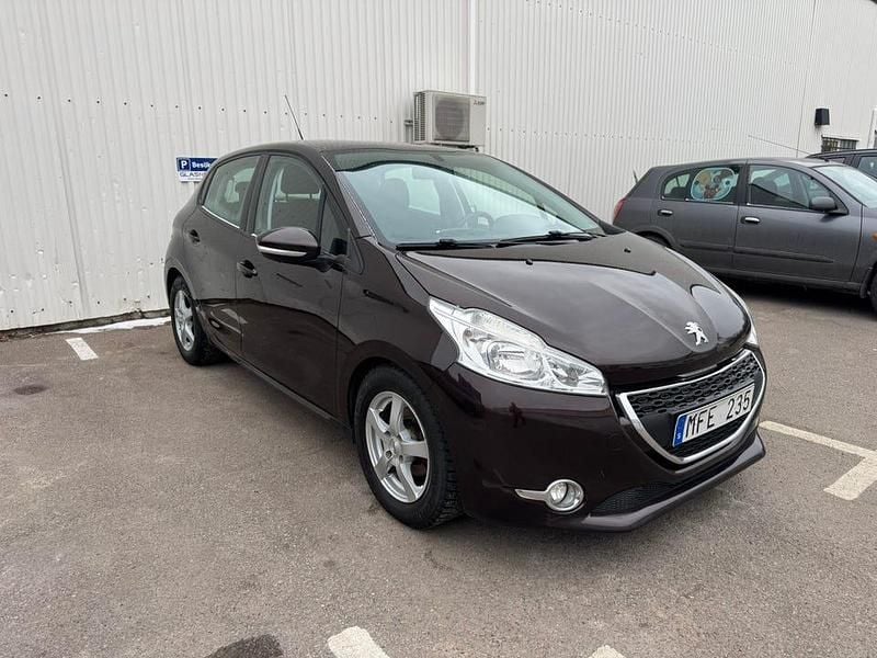 Begagnad 2012 Peugeot 208 Halvkombi | 45 000 kr (Marknadspris) - Bild 1/4
