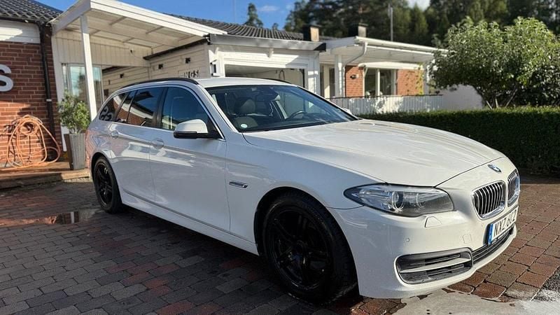 Vit Begagnad 2014 BMW 520 Kombi | 104 900 kr (Marknadspris) - Bild 1/4