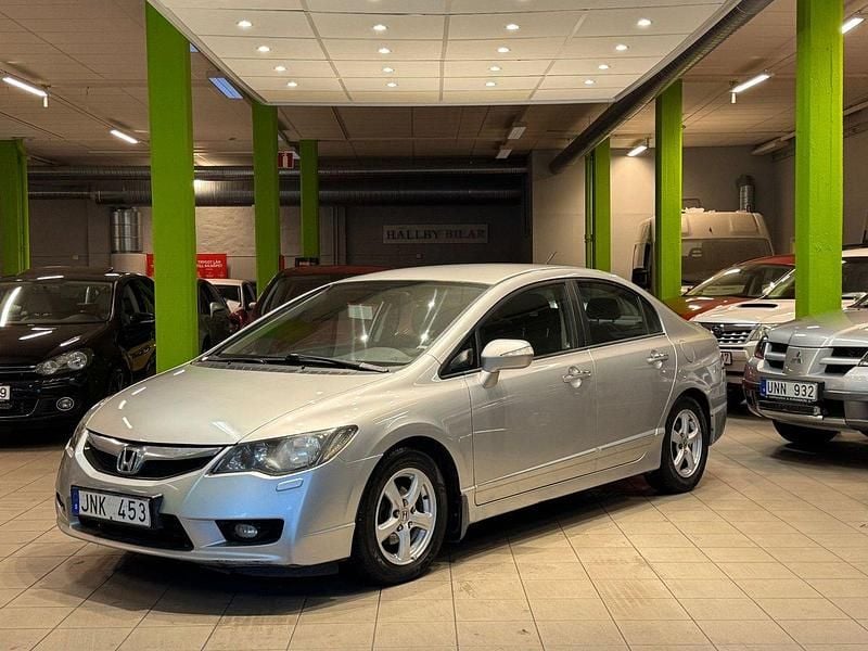 Silver Begagnad 2009 Honda Civic Hybrid Sedan | 39 900 kr (Marknadspris) - Bild 1/4