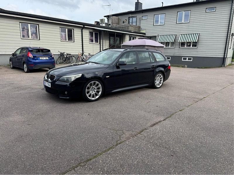 Svart Begagnad 2006 BMW 525 M Sport Kombi | 50 000 kr (Lite dyr) - Bild 1/4