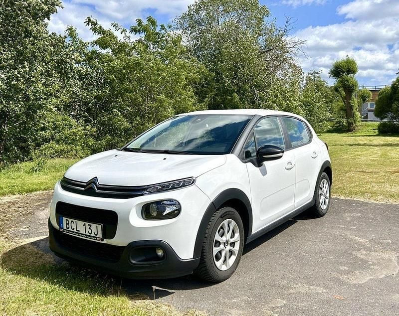 Vit Begagnad 2018 Citroën C3 PureTech Halvkombi | 78 900 kr (Bra pris) - Bild 1/4