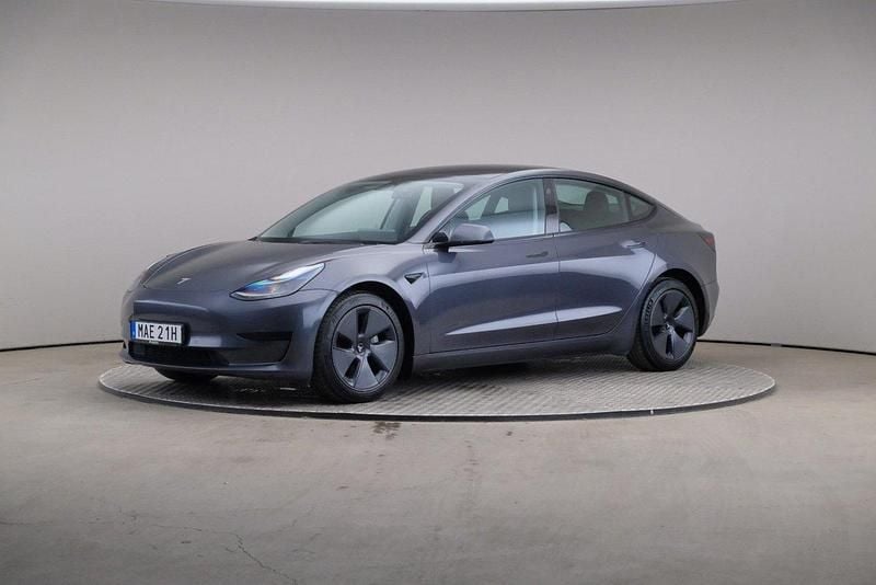 Grå (midnight silver (metallic)) Begagnad 2022 Tesla Model 3 Standard Range Sedan | 235 000 kr (Superpris) - Bild 1/4