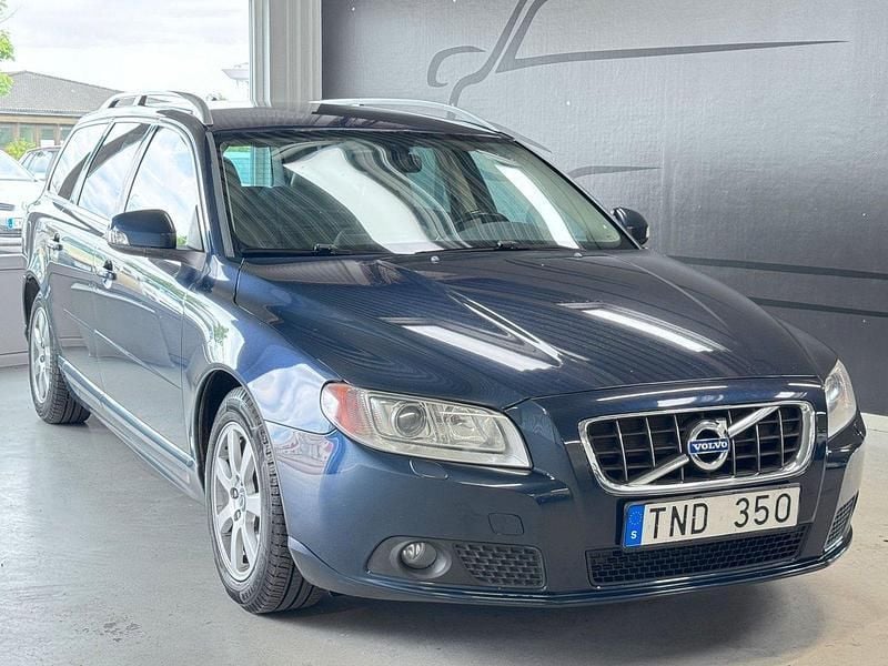 Blå Begagnad 2009 Volvo V70 Summum Kombi | 69 900 kr (Lite dyr) - Bild 1/4