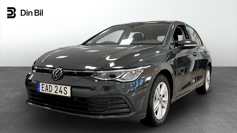 Grå Begagnad 2022 VW Golf VIII Life Kombi | 229 800 kr (Marknadspris) - Bild 1/4