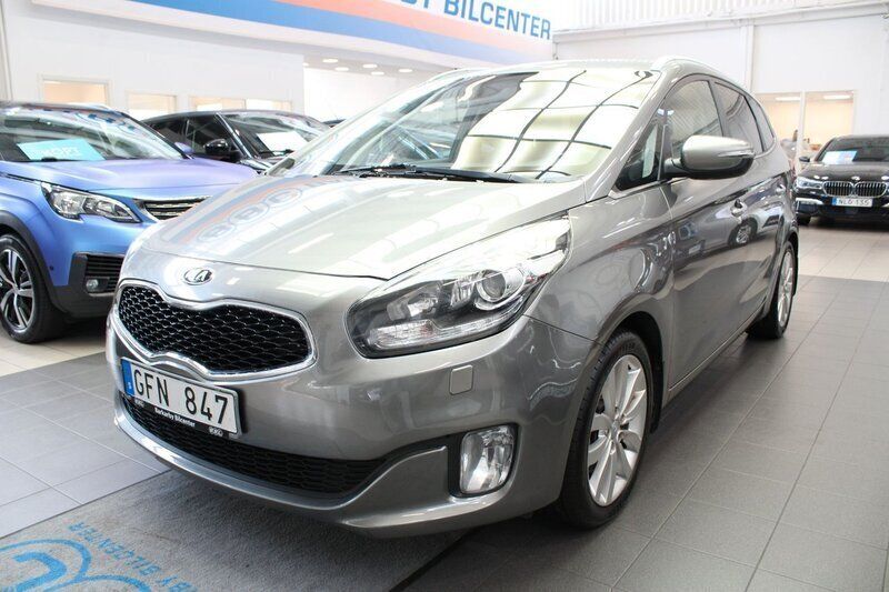 Grå Begagnad 2013 Kia Carens Minibuss | 64 900 kr (Marknadspris) - Bild 1/4