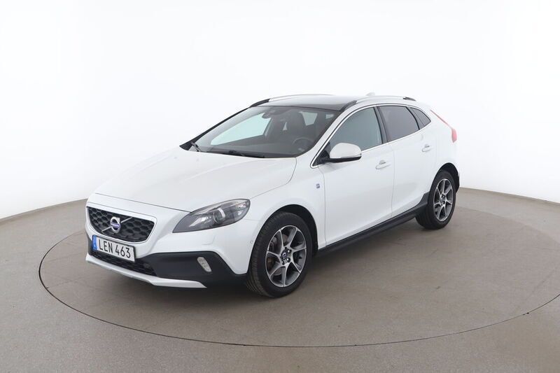 Vit Begagnad 2015 Volvo V40 CC Momentum Kombi | 183 000 kr - Bild 1/4