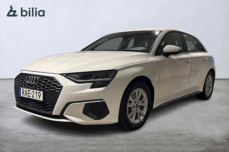 Vit Begagnad 2022 Audi A3 Sportback Proline Halvkombi | 259 000 kr (Marknadspris) - Bild 1/4
