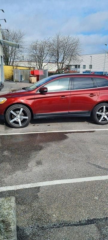 Röd Begagnad 2010 Volvo XC60 Momentum SUV | 80 000 kr (Marknadspris) - Bild 1/1