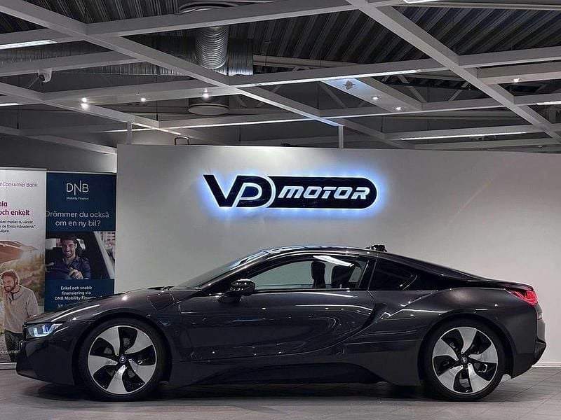 Begagnad BMW i8 Comfort Edition 362 HK (266 kW) 2016 Grå Sportkupé