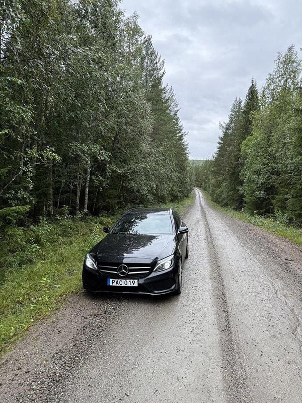 Svart Begagnad 2015 Mercedes C220 AMG line Kombi | 195 000 kr (Marknadspris) - Bild 1/4