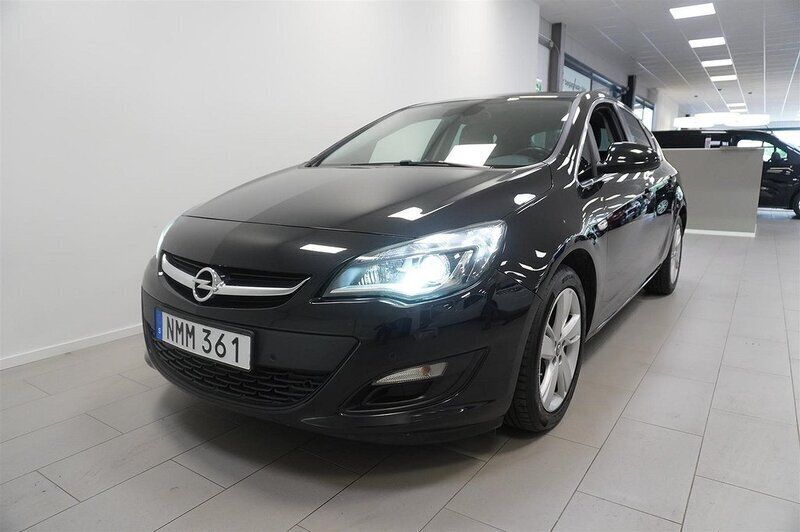 Svart Begagnad 2015 Opel Astra drive Halvkombi | 114 800 kr (Marknadspris) - Bild 1/4